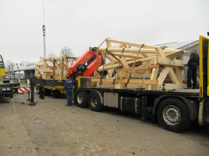 Antransport Turmspitze und Turmschaft zur Baustelle Antransport Turmspitze und Turmschaft zur Baustelle…