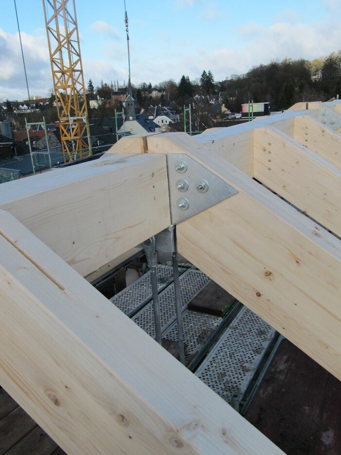Binderfirstpunkt mit Sonderstahlbauteil Binderfirstpunkt mit Sonderstahlbauteil…