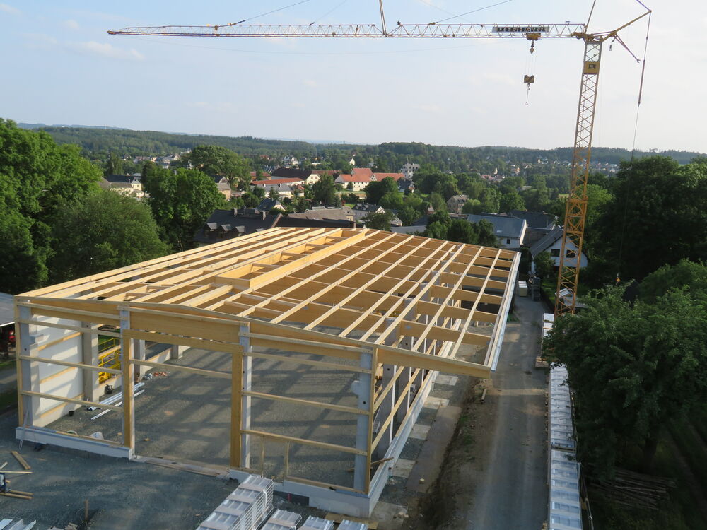 Ansicht Halle mit fertigem Holztragwerk&hellip;