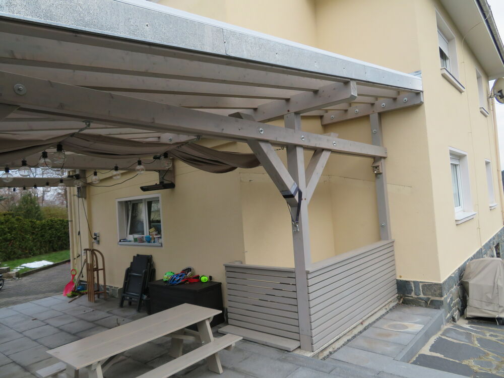 Terrassenüberdachung in grau mit Stegdreifachplatten als Dacheindeckung&hellip;