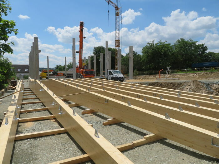 Vormontage Verbinds- und Befestigungsmittel am Boden&hellip;