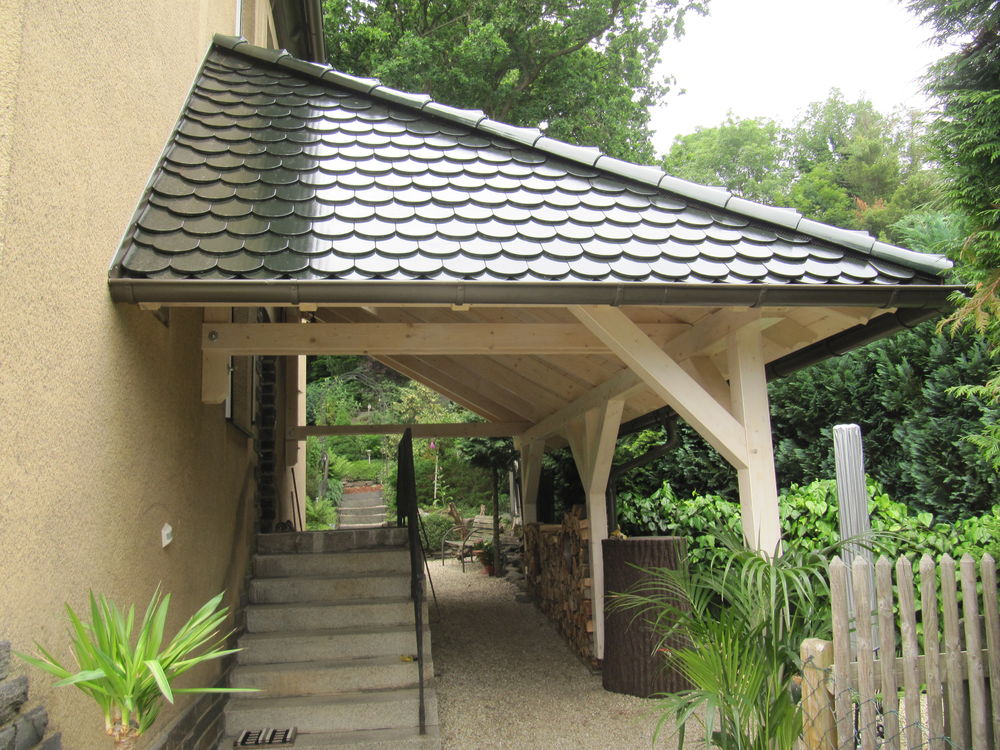 großes Vordach mit Walmdach&hellip;